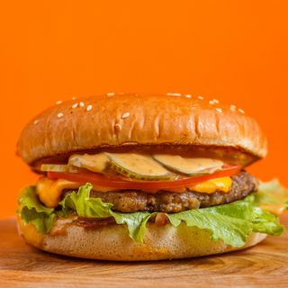 Яловичий бургер