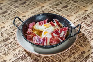 Huevos Rotos Con Jamón Ibérico