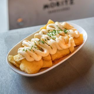 Braves D’aquí Amb Allioli I Oli Picant