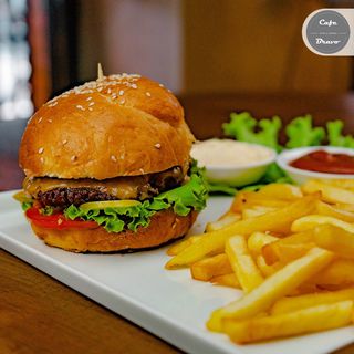 საქონლის სტეიკ ბურგერი