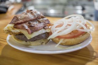 hamburguesa con queso y bacon