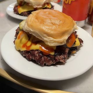 Cheeseburger (100 G.)