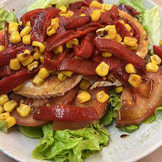 Ensalada de rulo de cabra