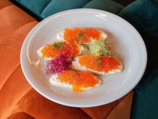 Bruschetta z kawiorem czerwonym