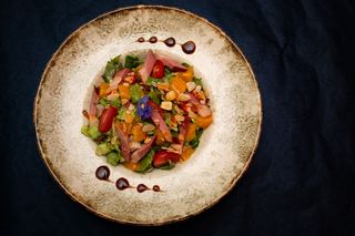 Salată cu piept de rată afumat