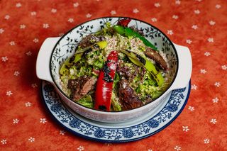 თბილი ღვიძლლის სალათი მიწისთხილის სოუსით