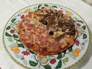 6. Pizza 4 Estaciones Mediana