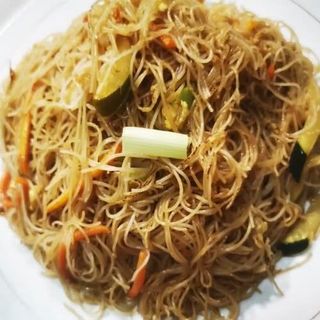 Fideos De Arroz Frito Con Gambas