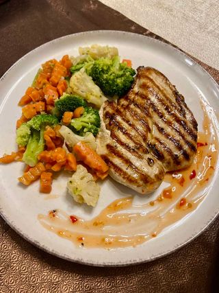 Пилешко филе с гарнитура задушени зеленчуци (350г)