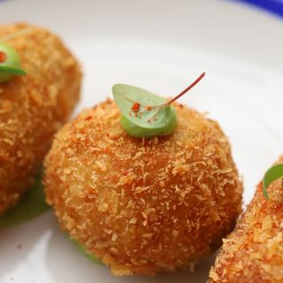 Croqueta de berenjena y membrillo