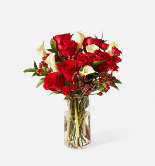 Ramo 6 Rosas Rojas y flores Blancas