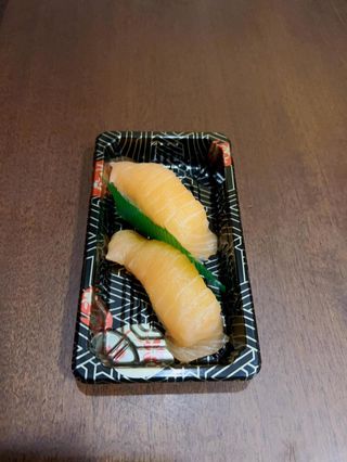 32. Nigiri salmone