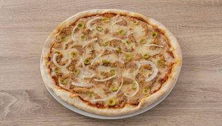 Pizza con atún