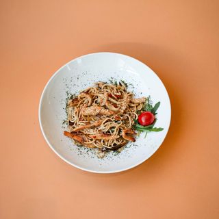 Pileći wok sa kineskim noodlama