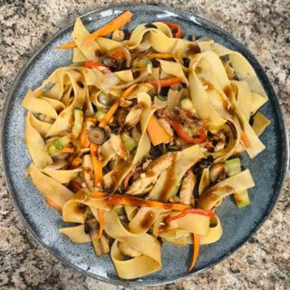 Глазирани талиатели с пиле