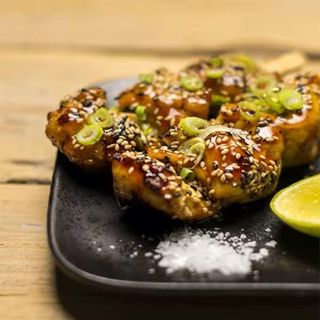 Brochetas de pollo ECO con salsa Teriyaki a la parrilla