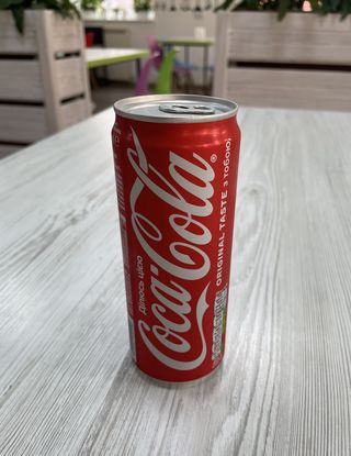 Напій Coca-Cola, з/б (0.33 л)