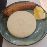 Chorizo con arepa