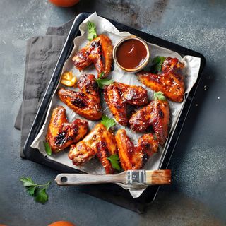 AKCIJA - Pileća krilca 500g + Coca Cola