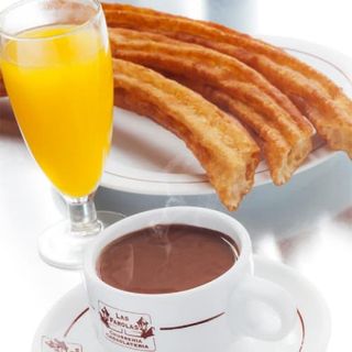 Chocolate Más 3 Porras Más Zumo (Horario de 6:00 am. - 13:00 pm.)