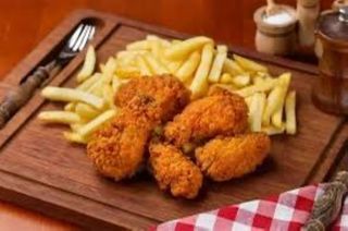 Aripioare Crispy cu Cartofi prăjiți 