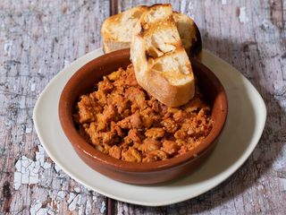 Media Ración De Chorizo Oreado En Zorza De Albariño