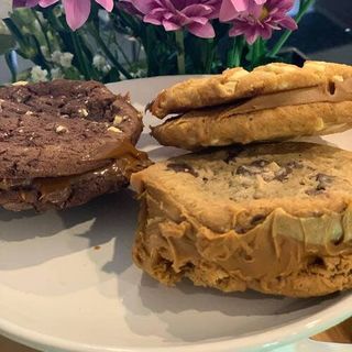 Alfacookie con crema de galleta.