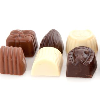 Bomboane Black & White (Ciocolata neagra & Ciocolata alba) - 250 gr.