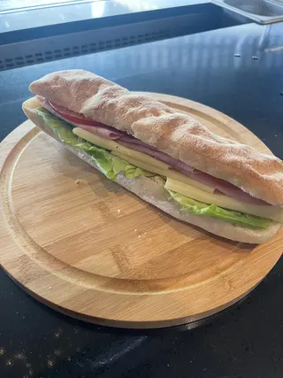 Čabata-sendvič šunka sir,prilog 170gr