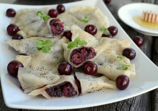 Вареники з вишнями та маком (230/24г)