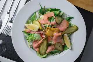 Salata sa dimljenim lososom 380 gr