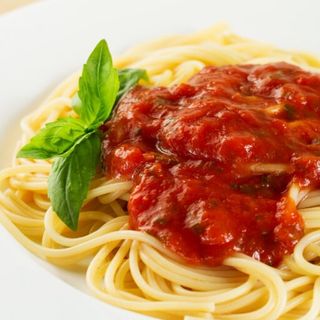 Pasta con Tomate y Queso
