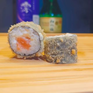 Rolls Fritos De Salmón Y Quezo