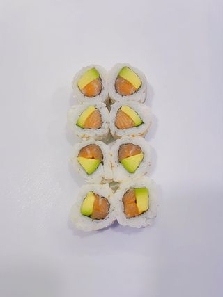 Maki de salmón y aguacate 8 uds.
