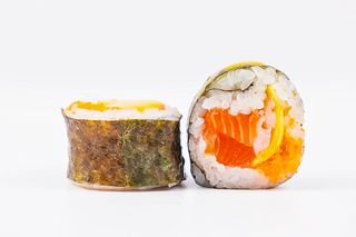 136. Salmon futomaki