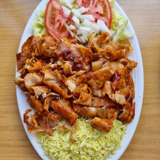 Pollo Con Arroz Y Ensalada