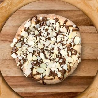 Чоко пица с бадеми (195г)