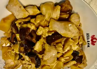 91. Pollo Con Setas Chinas Y Bambú