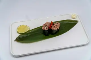 68 - Spicy Tuna, Avvolto Con Tonno, Guarnito Tartare Di Tonno Piccante