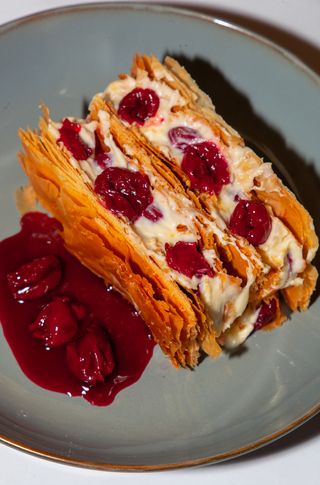 Mille Feuille cu fructe de sezon  