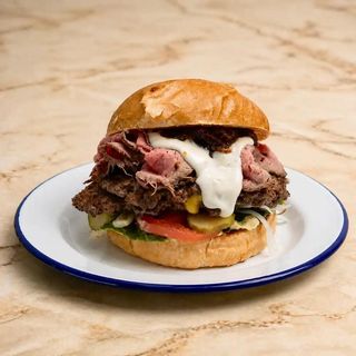 Burger z rostbefem 