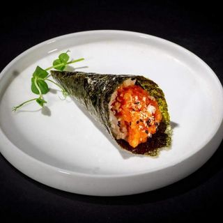 Temaki spicy salmon
