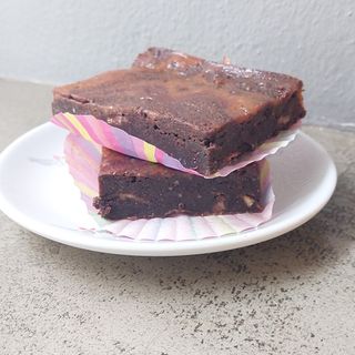 Brownie al triplo cioccolato e caramello senza glutine