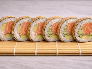 Futomaki Almond Łosoś 6 szt.