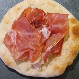 Pan Pizza con Prosciutto Crudo