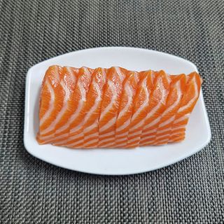 Sashimi de salmón (10 cortes) 