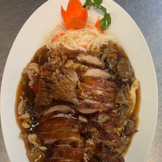 Osiem skarbów chrupiąca kaczka  