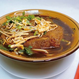 Costillas Con Fideos