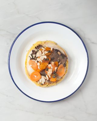 Tortilla con avocado, pomodori secchi e scamorza fusa