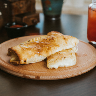 სულგუნი ლავაშში